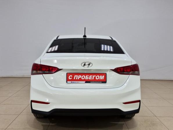 Hyundai Solaris II с пробегом 2017 года, цена 820 000 рублей, 242018 км, седан, Автокод Объявления
