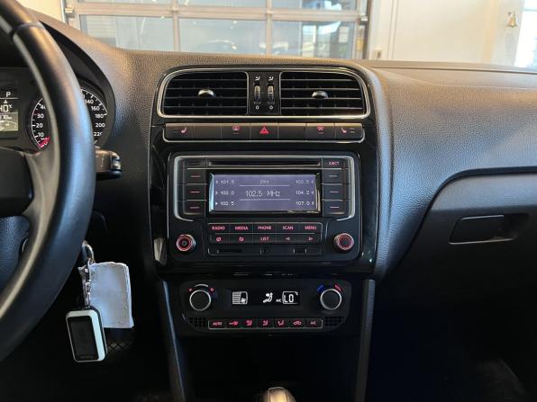 Volkswagen Polo V с пробегом 2014 года, цена 1 045 000 рублей, 94877 км, седан, Автокод Объявления