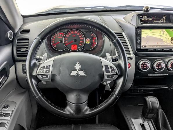 Mitsubishi Pajero Sport II Рестайлинг с пробегом 2015 года, цена 1 825 000 рублей, 237795 км, внедорожник, Автокод Объявления