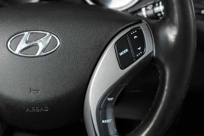 Hyundai Elantra V (MD) Рестайлинг с пробегом 2015 года, цена 959 000 рублей, 282000 км, седан, Автокод Объявления