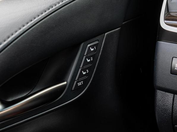 Lexus LX III Рестайлинг 2 с пробегом 2017 года, цена 7 040 000 рублей, 141816 км, внедорожник, Автокод Объявления
