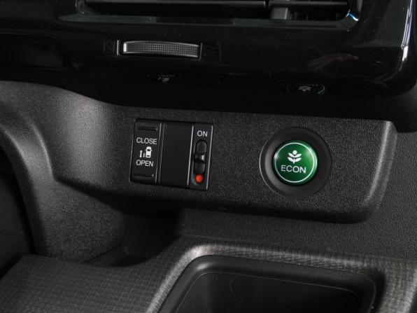 Honda Stepwgn V с пробегом 2017 года, цена 1 824 000 рублей, 242487 км, минивэн, Автокод Объявления