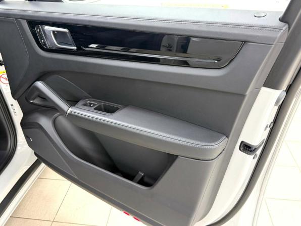 Porsche Cayenne III с пробегом 2022 года, цена 11 995 000 рублей, 26760 км, внедорожник, Автокод Объявления