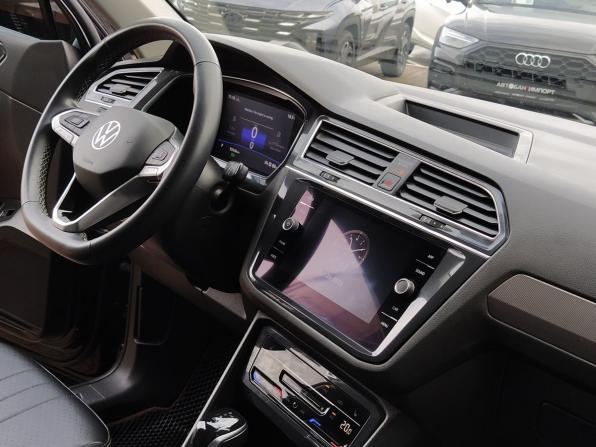 Volkswagen Tiguan II Рестайлинг с пробегом 2021 года, цена 3 600 000 рублей, 92434 км, внедорожник, Автокод Объявления