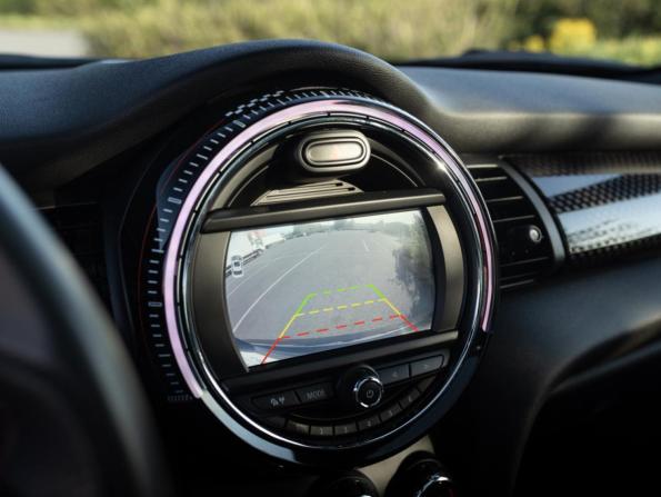 Mini Hatch III (F55/F56) Рестайлинг с пробегом 2018 года, цена 2 679 700 рублей, 110000 км, хэтчбек, Автокод Объявления