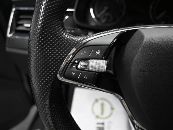 Skoda Rapid II с пробегом 2021 года, цена 1 795 000 рублей, 115207 км, лифтбек, Автокод Объявления