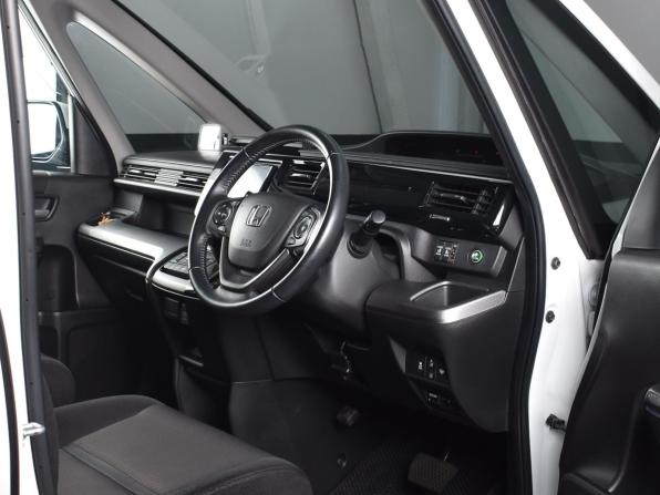 Honda Stepwgn V Рестайлинг с пробегом 2021 года, цена 2 794 995 рублей, 43534 км, минивэн, Автокод Объявления