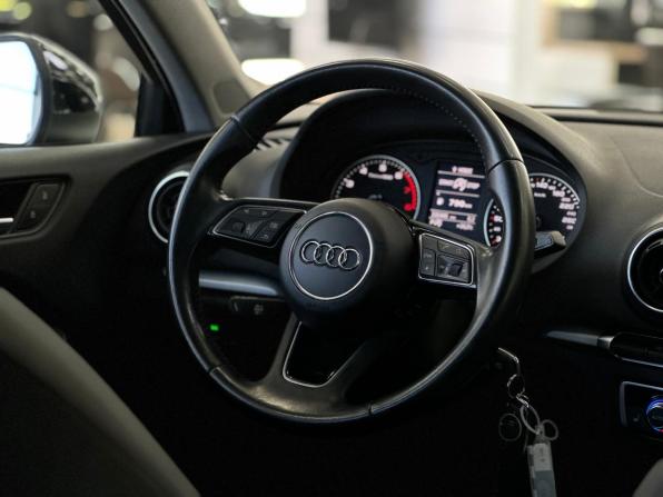 Audi A3 III (8V) Рестайлинг с пробегом 2018 года, цена 1 720 000 рублей, 131445 км, седан, Автокод Объявления