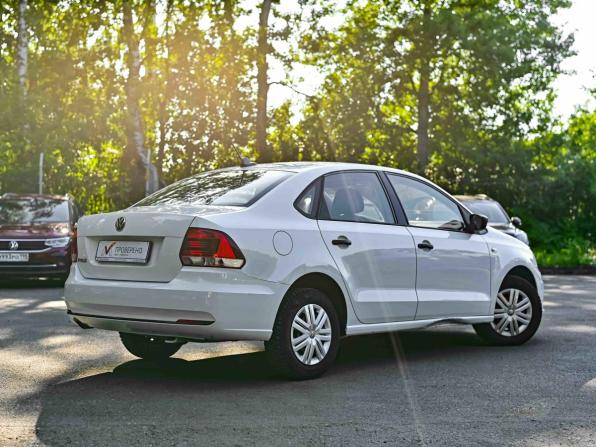 Volkswagen Polo V Рестайлинг с пробегом 2017 года, цена 940 000 рублей, 102671 км, седан, Автокод Объявления
