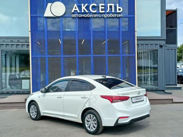 Hyundai Solaris II с пробегом 2018 года, цена 599 000 рублей, 400000 км, седан, Автокод Объявления