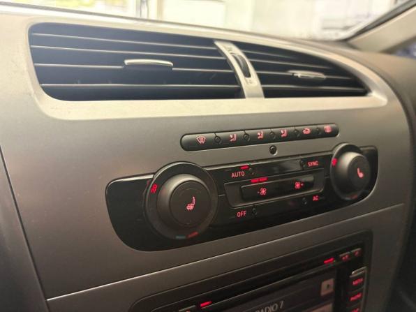 SEAT Leon II Рестайлинг с пробегом 2012 года, цена 833 000 рублей, 114023 км, хэтчбек, Автокод Объявления
