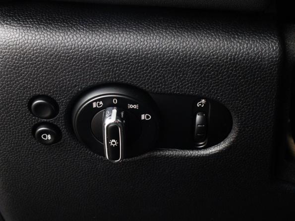 Mini Hatch III (F55/F56) Рестайлинг с пробегом 2020 года, цена 2 950 000 рублей, 66950 км, хэтчбек, Автокод Объявления
