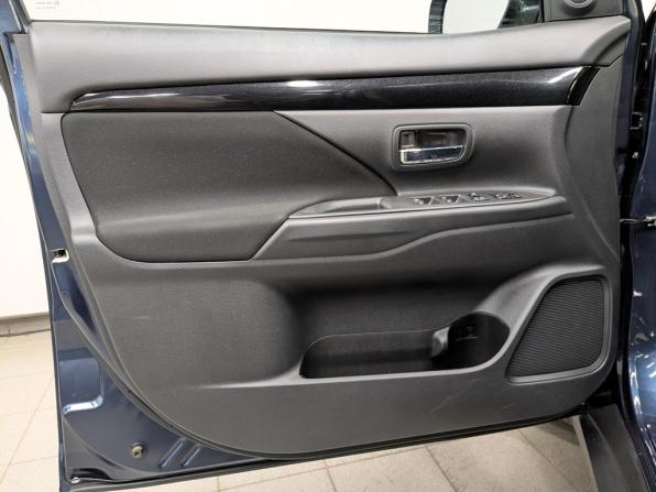 Mitsubishi Outlander III Рестайлинг 3 с пробегом 2021 года, цена 2 500 000 рублей, 90500 км, внедорожник, Автокод Объявления