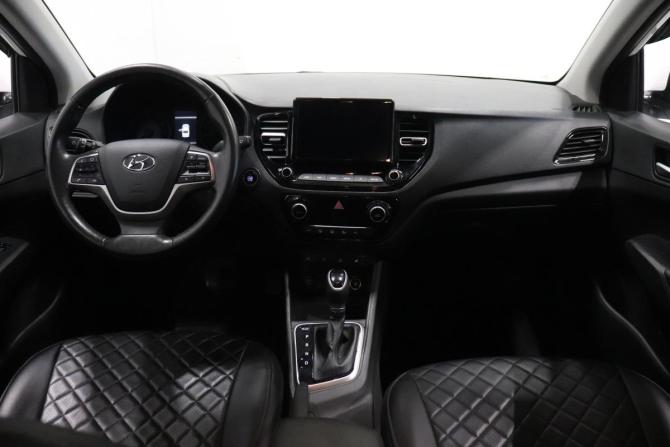 Hyundai Solaris II Рестайлинг с пробегом 2021 года, цена 1 654 000 рублей, 53118 км, седан, Автокод Объявления