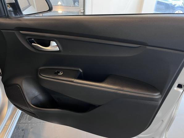 Kia Rio IV Рестайлинг с пробегом 2020 года, цена 1 545 000 рублей, 100298 км, седан, Автокод Объявления