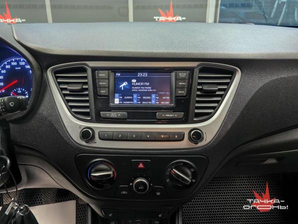 Hyundai Solaris II с пробегом 2018 года, цена 1 078 000 рублей, 166000 км, седан, Автокод Объявления