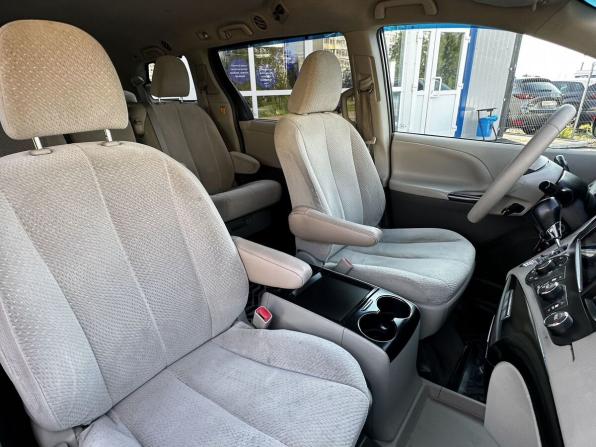 Toyota Sienna III с пробегом 2010 года, цена 2 050 000 рублей, 228619 км, минивэн, Автокод Объявления