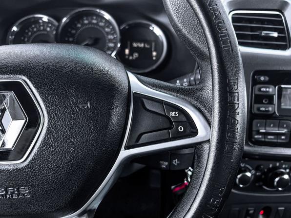 Renault Sandero II Рестайлинг с пробегом 2019 года, цена 960 000 рублей, 92581 км, хэтчбек, Автокод Объявления