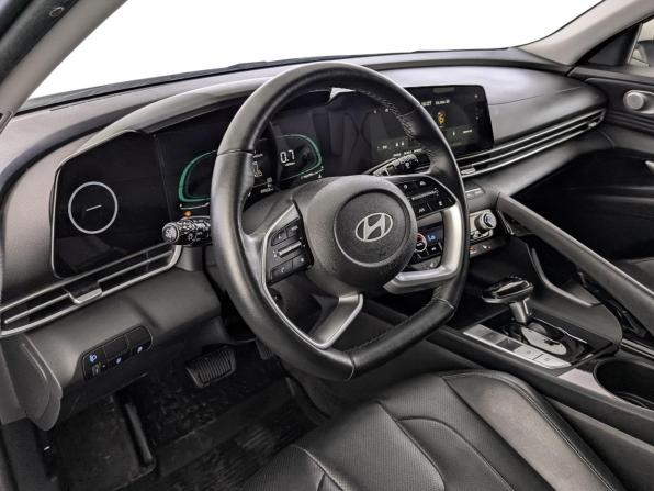 Hyundai Elantra VII (CN7) Рестайлинг с пробегом 2023 года, цена 1 995 000 рублей, 49528 км, седан, Автокод Объявления