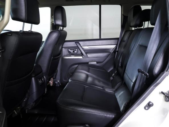 Mitsubishi Pajero IV Рестайлинг 2 с пробегом 2015 года, цена 2 690 000 рублей, 195814 км, внедорожник, Автокод Объявления