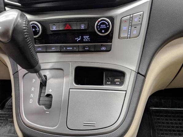 Hyundai H-1 II Рестайлинг 2 с пробегом 2019 года, цена 2 900 000 рублей, 149700 км, минивэн, Автокод Объявления