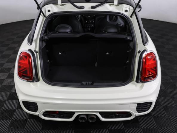 Mini Hatch III (F55/F56) Рестайлинг с пробегом 2018 года, цена 3 019 500 рублей, 49500 км, хэтчбек, Автокод Объявления