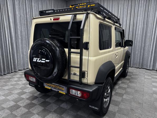 Suzuki Jimny IV с пробегом 2022 года, цена 2 550 000 рублей, 28878 км, внедорожник, Автокод Объявления