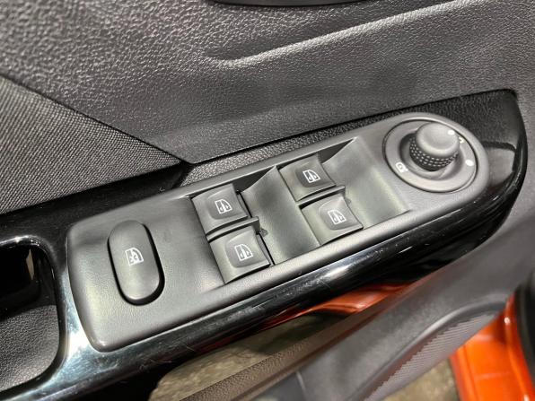Renault Kaptur I с пробегом 2017 года, цена 1 489 000 рублей, 118800 км, внедорожник, Автокод Объявления
