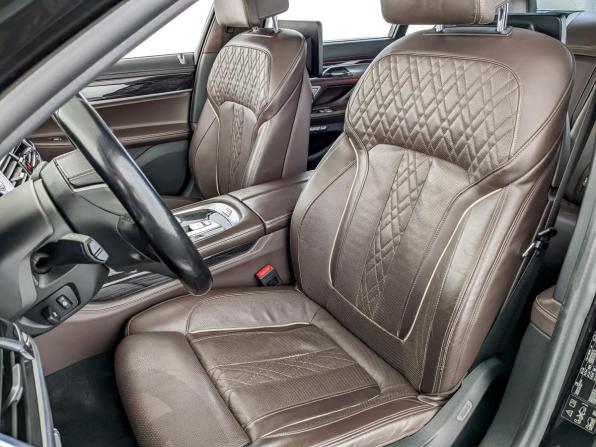 BMW 7 серии VI (G11/G12) с пробегом 2017 года, цена 3 720 000 рублей, 117899 км, седан, Автокод Объявления