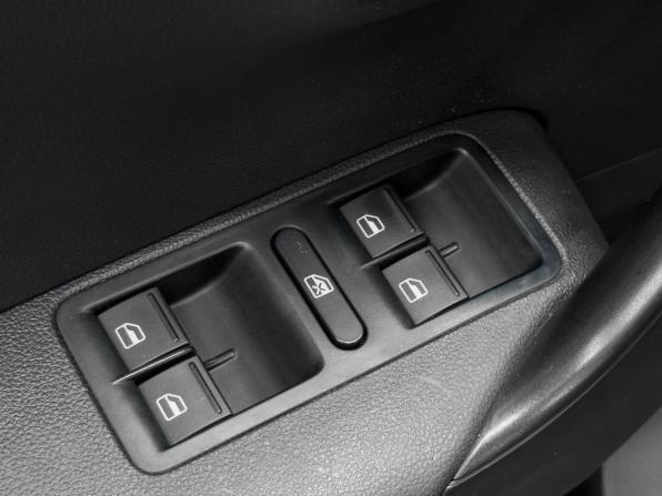 Volkswagen Polo V Рестайлинг с пробегом 2017 года, цена 1 169 900 рублей, 166000 км, седан, Автокод Объявления