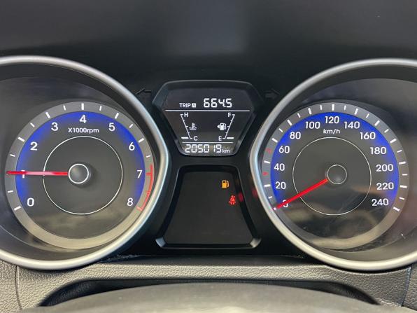 Hyundai Elantra V (MD) Рестайлинг с пробегом 2015 года, цена 1 017 000 рублей, 205019 км, седан, Автокод Объявления
