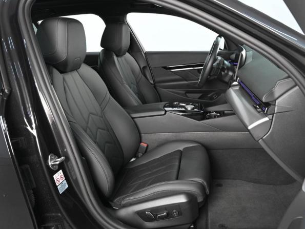 BMW 5 серии VIII (G60/G61/G68) с пробегом 2024 года, цена 7 649 000 рублей, 9460 км, седан, Автокод Объявления