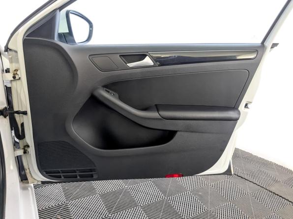 Volkswagen Jetta VI Рестайлинг с пробегом 2016 года, цена 1 490 000 рублей, 81427 км, седан, Автокод Объявления