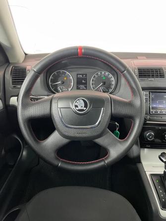 Skoda Octavia II (A5) Рестайлинг с пробегом 2011 года, цена 750 000 рублей, 253618 км, лифтбек, Автокод Объявления