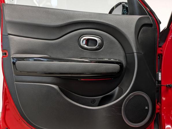 Kia Soul II Рестайлинг с пробегом 2018 года, цена 1 695 000 рублей, 74709 км, хэтчбек, Автокод Объявления