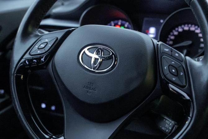 Toyota C-HR I Рестайлинг с пробегом 2020 года, цена 2 615 000 рублей, 42000 км, внедорожник, Автокод Объявления