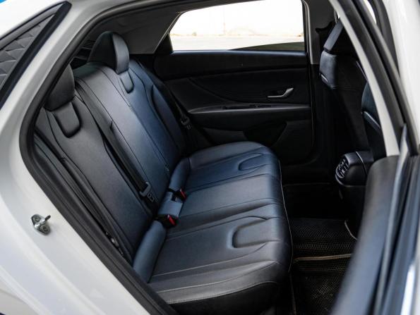 Hyundai Elantra VII (CN7) Рестайлинг с пробегом 2023 года, цена 2 089 000 рублей, 48671 км, седан, Автокод Объявления