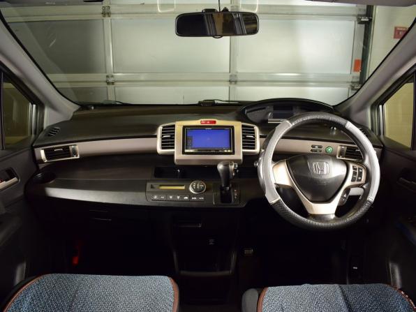 Honda Freed I Рестайлинг с пробегом 2013 года, цена 1 119 995 рублей, 216388 км, компактвэн, Автокод Объявления