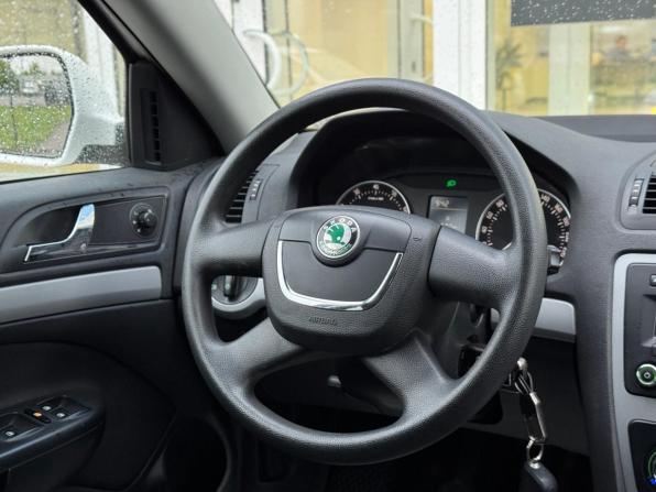 Skoda Octavia II (A5) Рестайлинг с пробегом 2012 года, цена 765 000 рублей, 161298 км, лифтбек, Автокод Объявления