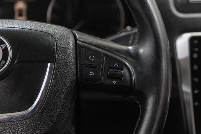 Skoda Octavia II (A5) Рестайлинг с пробегом 2012 года, цена 499 000 рублей, 370000 км, лифтбек, Автокод Объявления