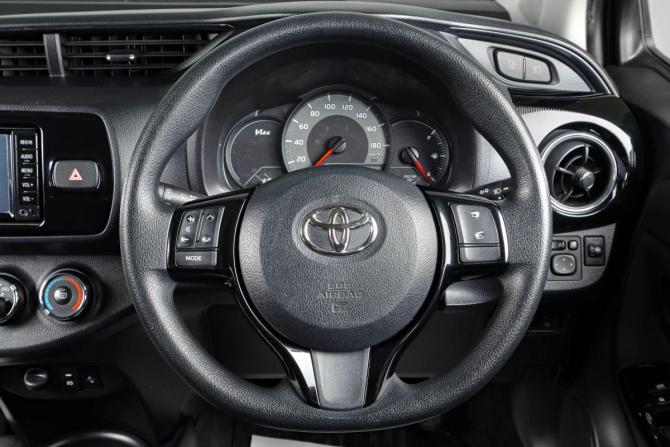 Toyota Vitz III (XP130) Рестайлинг 2 с пробегом 2017 года, цена 1 219 000 рублей, 107297 км, хэтчбек, Автокод Объявления