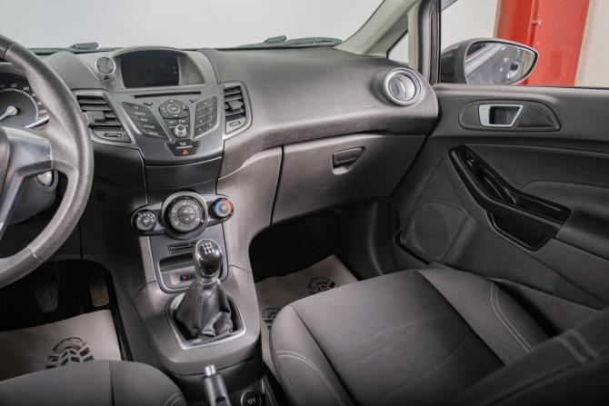 Ford Fiesta Mk6 Рестайлинг с пробегом 2015 года, цена 749 000 рублей, 137000 км, седан, Автокод Объявления