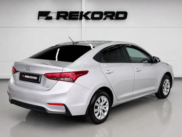 Hyundai Solaris II с пробегом 2019 года, цена 1 079 000 рублей, 140941 км, седан, Автокод Объявления