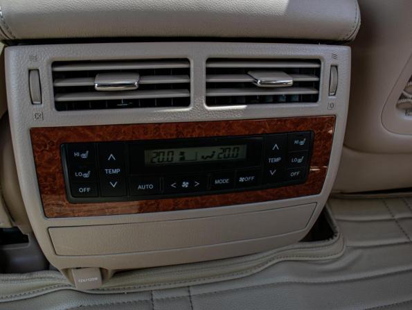 Toyota Land Cruiser 200 Series Рестайлинг 1 с пробегом 2015 года, цена 5 645 000 рублей, 121218 км, внедорожник, Автокод Объявления
