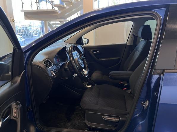 Volkswagen Polo V Рестайлинг с пробегом 2019 года, цена 1 365 000 рублей, 141471 км, седан, Автокод Объявления