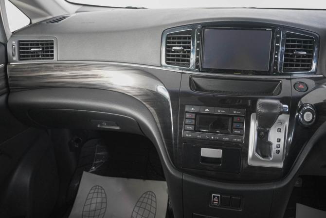 Nissan Elgrand III (E52) Рестайлинг с пробегом 2018 года, цена 3 449 000 рублей, 71000 км, минивэн, Автокод Объявления