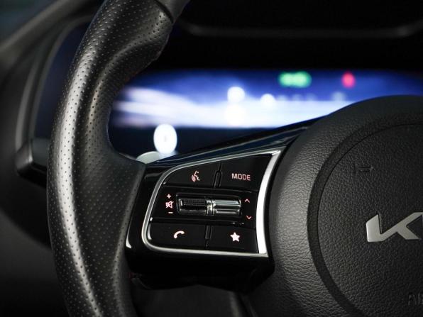 Kia K3 II Рестайлинг с пробегом 2022 года, цена 2 977 077 рублей, 41011 км, хэтчбек, Автокод Объявления