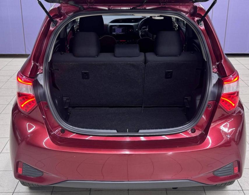 Toyota Vitz III (XP130) Рестайлинг Благовещенск  - изображение 8