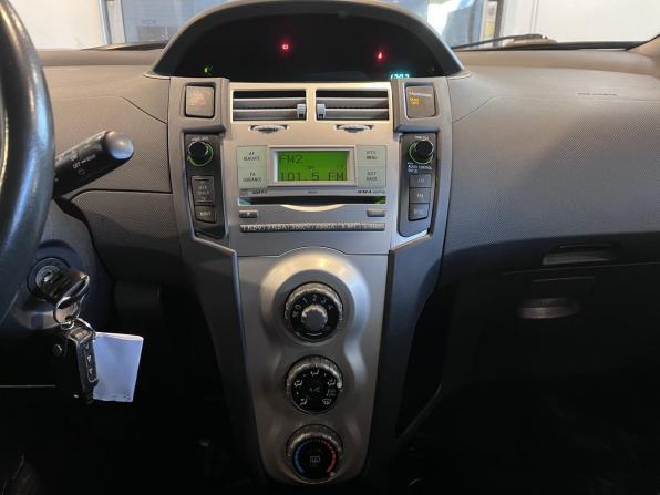 Toyota Yaris II с пробегом 2008 года, цена 462 600 рублей, 177087 км, хэтчбек, Автокод Объявления