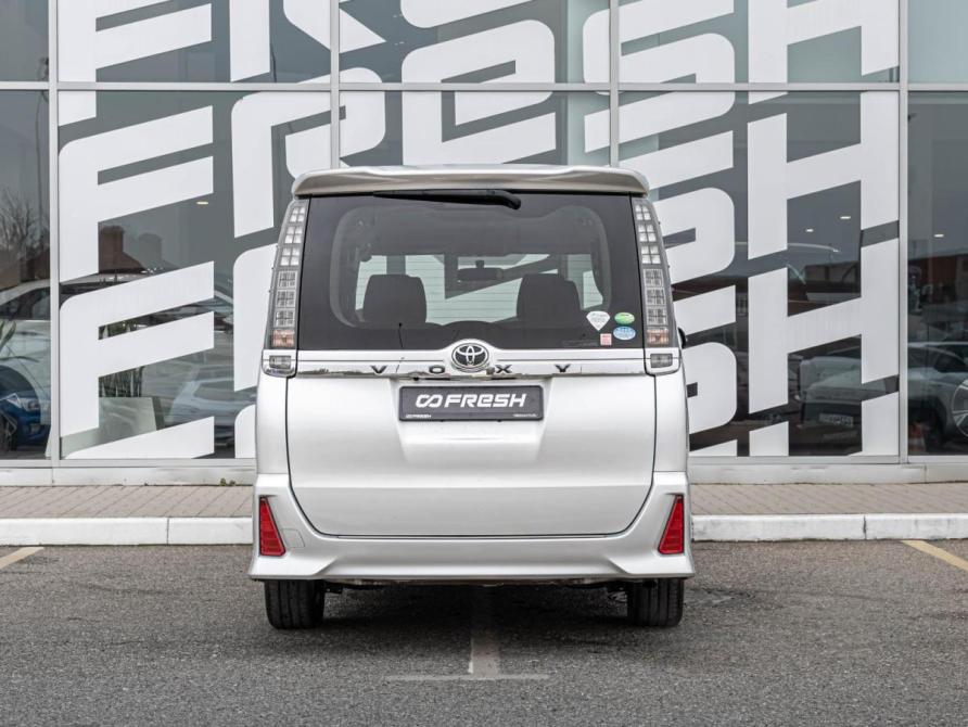 Toyota Voxy III (R80) Краснодар  - изображение 4